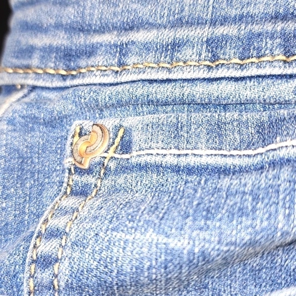 Levis Denizen High-Rise Shorts - Picture 5 of 5